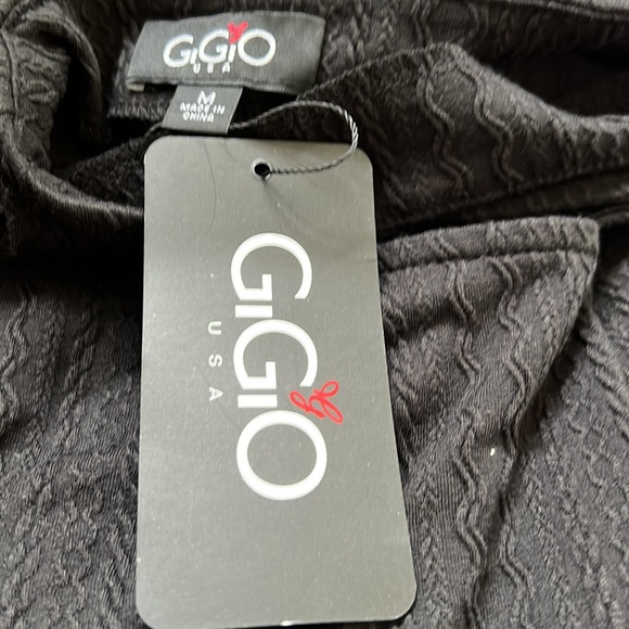 Gigio- Solid Rib Textured Knit Mock Neck Top with Cut
Out Detail szM - NWT - Picture 4 of 6